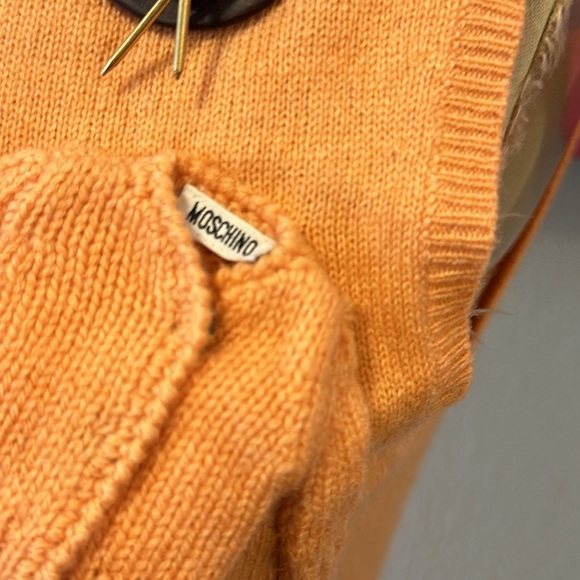 Moschino Peach Orange Cashmere Sweater Thread Spool Hanger Scissors RARE - Picture 5 of 13
